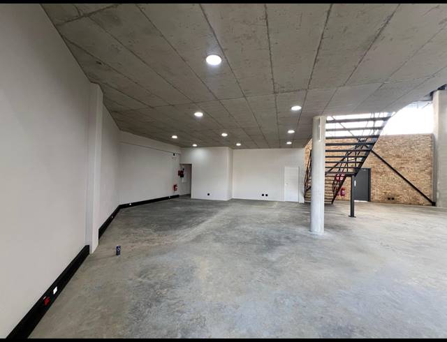 410M² WAREHOUSE TO LET IN STRIJDOMPARK